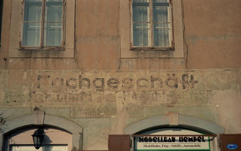 Dresden-Loschwitz, Friedrich-Wieck-Str. 8,  13.1.1996.jpg - Fachgeschäft für Schuhmacher-Bedarf-Artikel